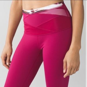 Lululemon vintage Wunder Under Crop (Hi-Rise) *Full-On Luon
Berry Rumble